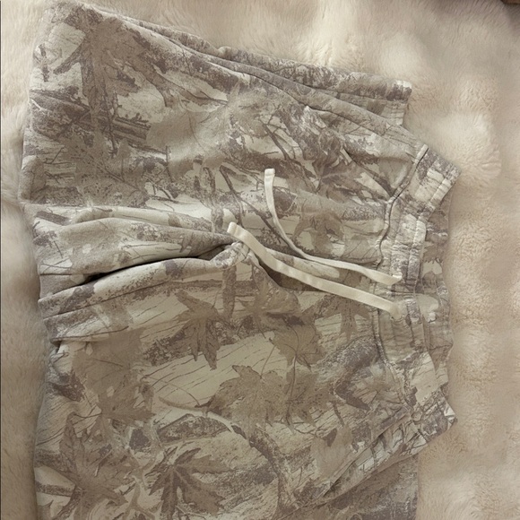 Hollister Camo sweatpants - Picture 3 of 4